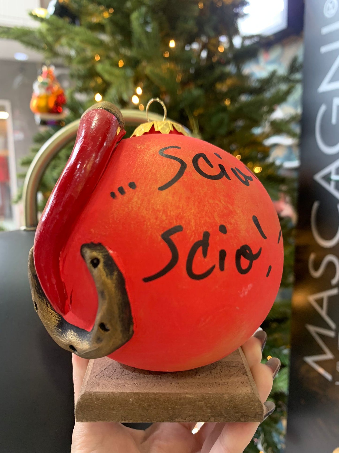 Pallina scaramantica ceramica base in legno D.10CM