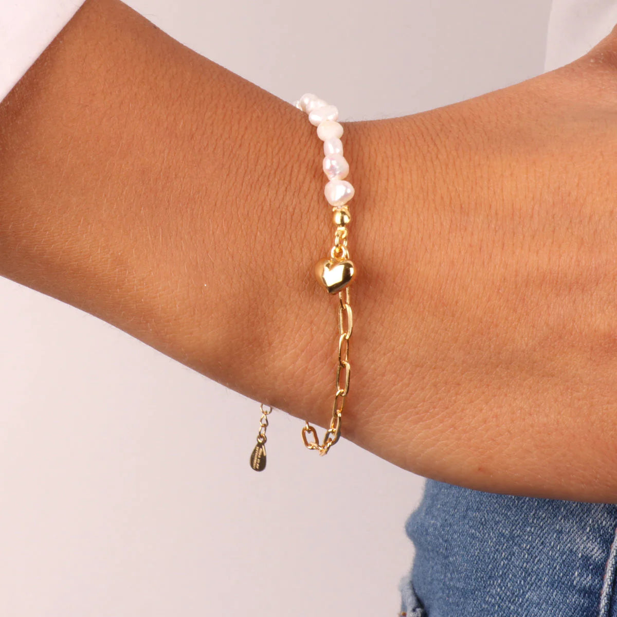 Bracciale in Argento 925 con catena che si intreccia con cuore pendente a perle barocche