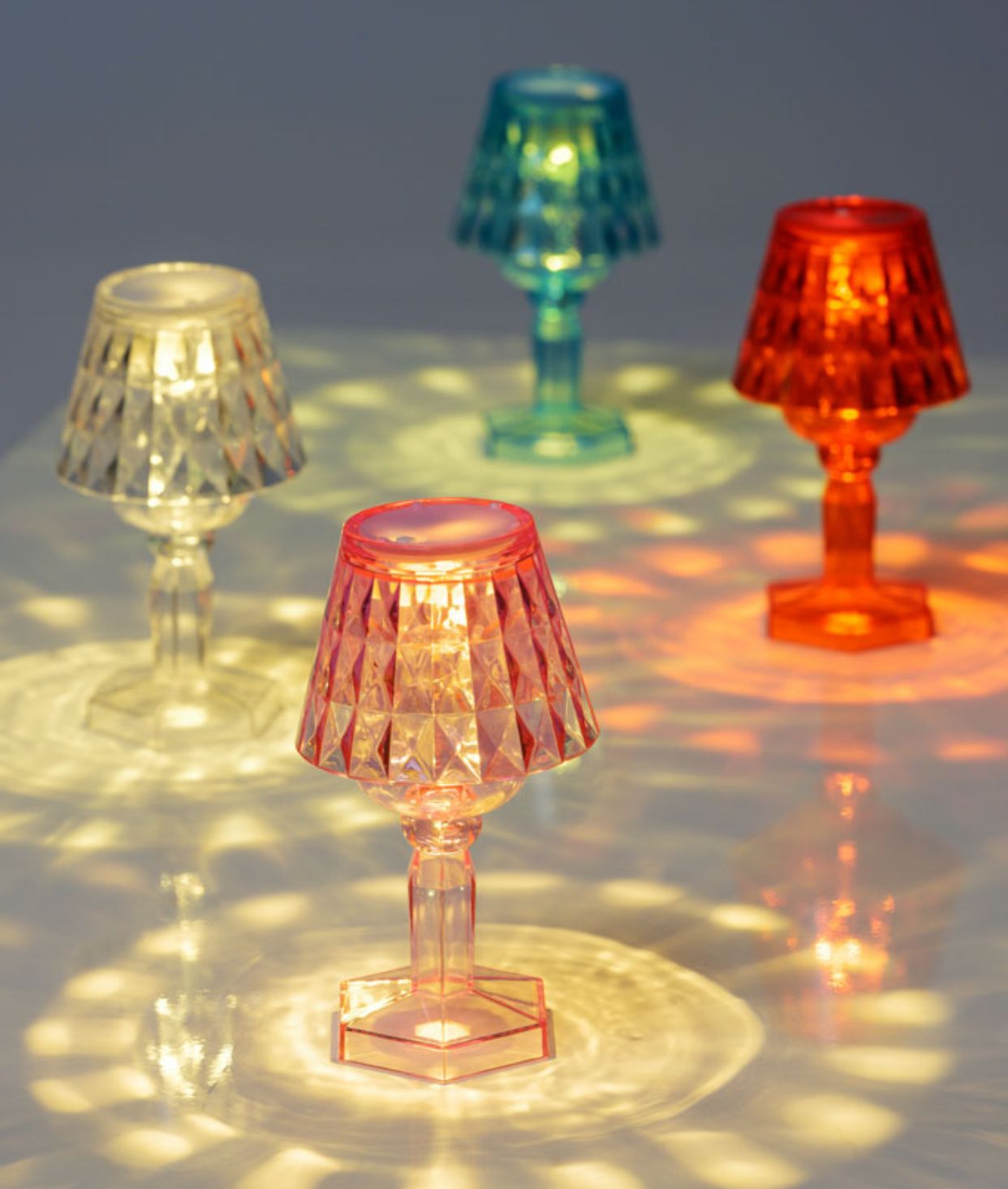 AD EMOZIONI MAGICA LAMPADA LED PORTACONFETTI PLEXIGLASS COLORATO