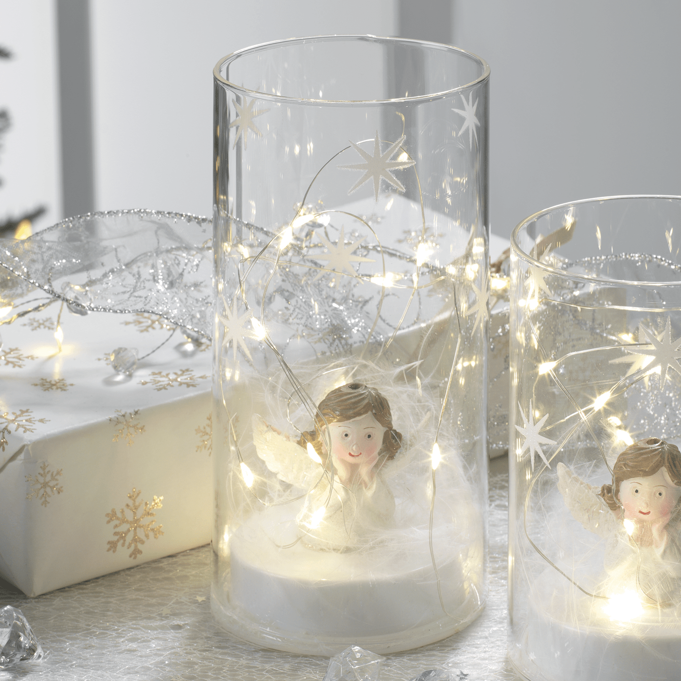 Dolci pensieri gift BICCHIERE IN VETRO CON ANGELO IN RESINA PIUME E LUCI LED ALIMENTAZIONE A BATTERIA