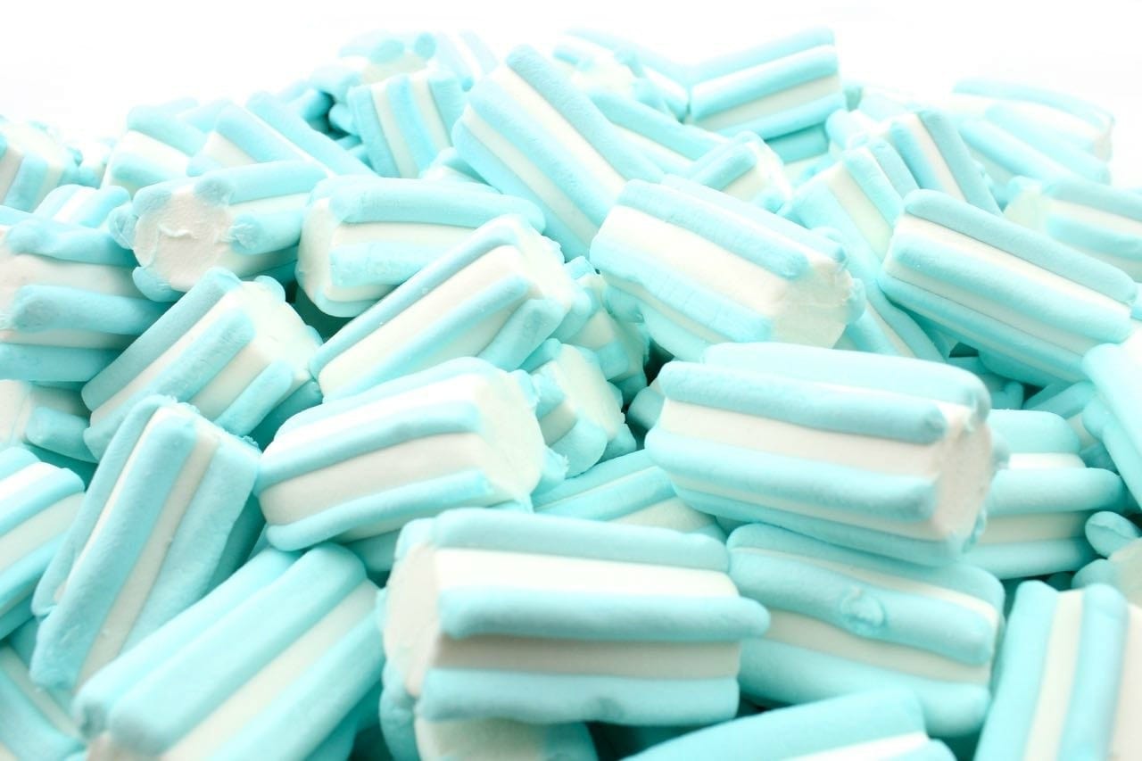 CARAMELLE GOMMOSE MARSHMALLOW STRIATO BIANCO AZZURRO CONFEZIONE DA 100GR - Dolci pensieri gift