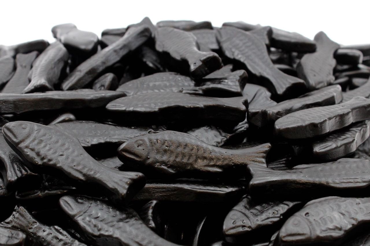 CARAMELLE GOMMOSE PESCI LIQUIRIZIA CONFEZIONE 100GR - Dolci pensieri gift