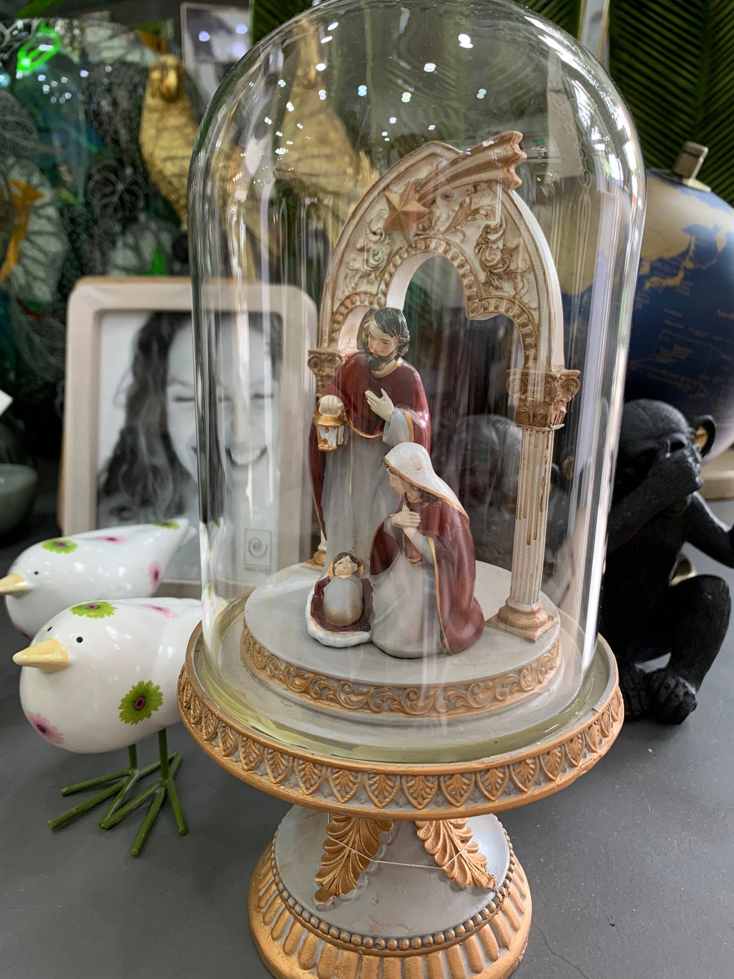 NATIVITA' ALZATA CAMPANA VETRO H.28CM BASE IN RESINA