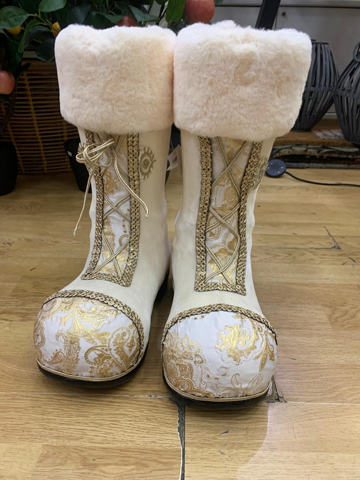 COPPIA STIVALI BABBO NATALE DECORAZIONE BIANCHI  CON STRINGHE ORO E PELLICCIA H 40 X 30 L.