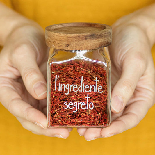 BARATTOLO SPEZIE IN VETRO BOROSILICATO " L'INGREDIENTE SEGRETO" 6X6X9 CM