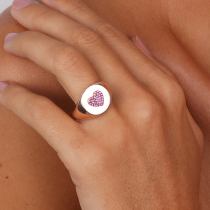 Anello in Argento 925 con cuore centrale impreziosito da zirconi color viola rubino
