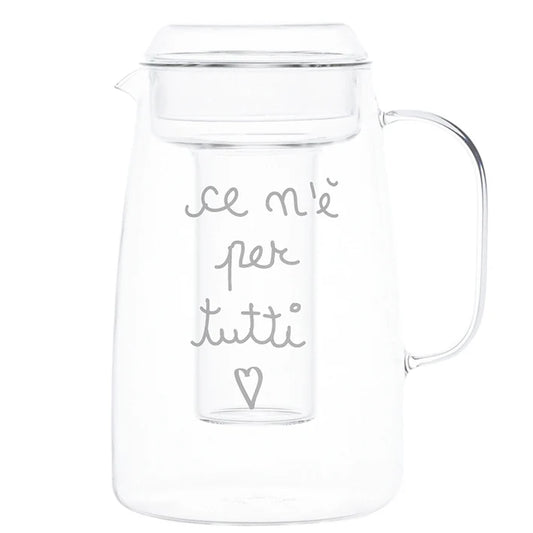 CARAFFA CON PORTAGHIACCIO DECORO " C'E' N'E' PER TUTTI" Dimensioni: 14 cm x 23,5 cm