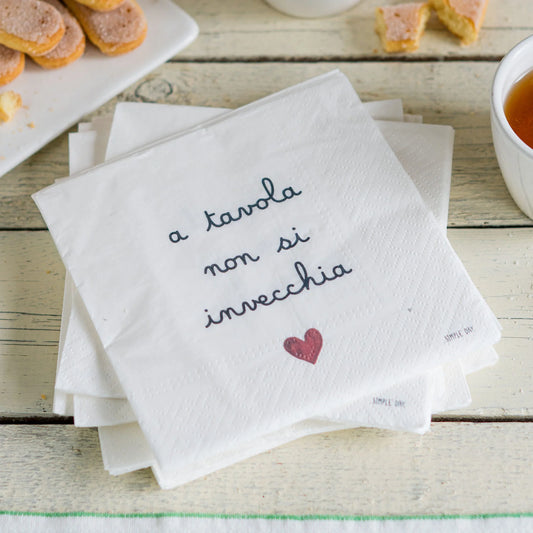 SET 20 TOVAGLIOLI BIANCHI CON DECORO"ATAVOLA NON SI INVECCHIA" 33X33 CM